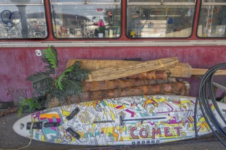 A rail bus from the 1950s is being renovated at the Spatz youth centre, with a pop-painted