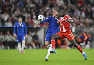 Duel, action Enzo Fernandez Chelsea FC The Blues (08) vs Dayot Upamecano FC Bayern Munich FCB (02)