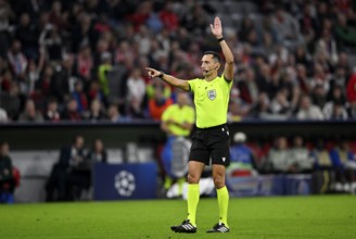Referee Referee Jose Maria Sanchez Gesture Gesture Champions League, Allianz Arena, Munich,