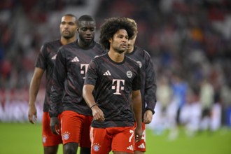 Warm-up training Serge Gnabry FC Bayern Munich FCB (07) Dayot Upamecano FC Bayern Munich FCB (02)
