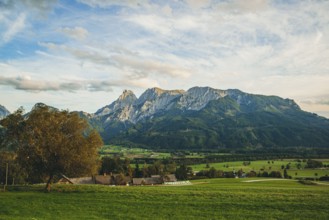 Admonter Reichensteingruppe in sunlight, Weng im Gesäuse, Styria, Austria