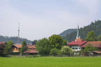 Meadow with houses and church Maria Sieben Schmerzen, Oberwössen, Chiemgau, Upper Bavaria, Bavaria,