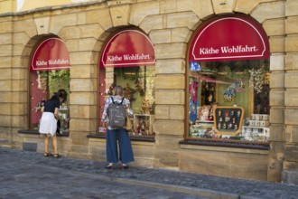 Façade and shop window, Käthe Wohlfahrt shop, tourists, Old Town, UNESCO World Heritage Site,