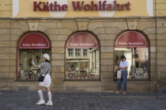 Façade and shop window, Käthe Wohlfahrt shop, tourists, Old Town, UNESCO World Heritage Site,