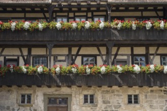 Flowers on the arcades, façade, Old Court, inner courtyard, UNESCO World Heritage Site, Bamberg,