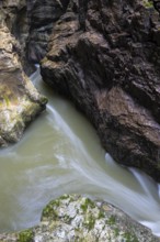 Breitach flows through gorge, stream, Schrattenkalk, visitors on footbridge, hiking trail,