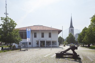 Town hall and parish church Zum Kostbaren Blut, Marquartstein, Chiemgau, Upper Bavaria, Bavaria,