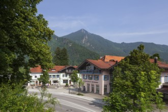 Houses and mountains, Marquartstein, Chiemgau, Upper Bavaria, Bavaria, Germany