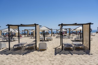 Kilometre-long beach Praia da Ilha de Tavira, on the island off Tavira, partly managed, facilities