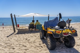 Kilometre-long beach Praia da Ilha de Tavira, on the island off Tavira, lifeguard station, Algarve,