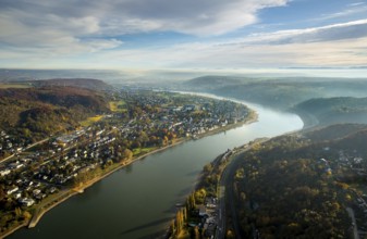 Rheinbogen bei Unkel am oberen Mittelrhein, Rheinbogen im Dunst, Bundesstraße B9 Richtung Remagen,