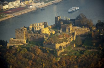 Burg Rheinfels St.Goar with excursion boat, Rhine, Rhine Valley, Sankt Goar, Rhineland-Palatinate,