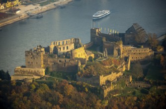 Burg Rheinfels St.Goar with excursion boat, Rhine, Rhine Valley, Sankt Goar, Rhineland-Palatinate,