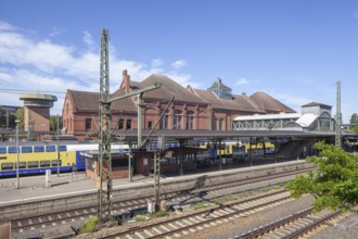 Harburg railway station with local train and platform, Harburg, Hamburg, Germany