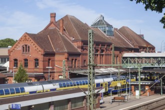 Harburg railway station with local train and platform, Harburg, Hamburg, Germany