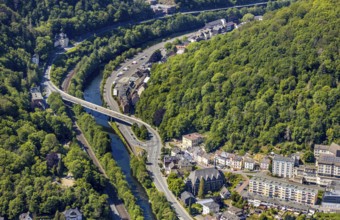 Aerial view, district Lennestein, river Lenne, Werdohler Straße, Berg Am Schwarzenstein, Altena,