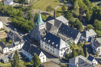 Aerial view, renovation of St. Laurentius Provost's Church, Arnsberg City and County Archive,