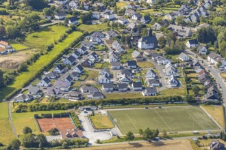Holzen district, Holzen 1947 e.V. sports club, Am Glockenturm development area, Catholic church, St