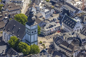 Aerial view, catholic church St. Johannes Baptist, Alter Markt, gastronomy, Südsauerlandmuseum,