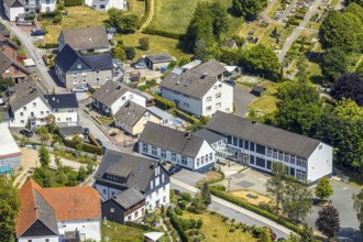 Aerial photograph, SoKoLa.de, former städt. Gemeinschaftsgrundschule Langenholthausen, Balve,