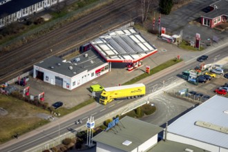 Aerial view, petrol station AVIA Mikus Nuttlar, federal road B7, Bestwig, North Rhine-Westphalia,