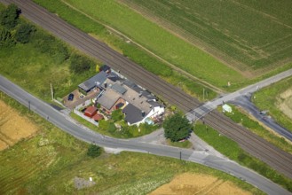 Aerial view, residential house at Wickeder Straße level crossing, Wimbern, Wickede, Sauerland,
