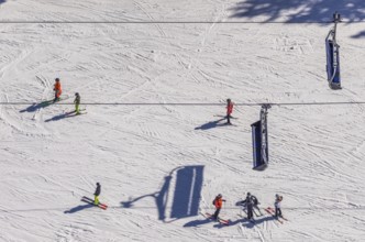 Skiers on ski slope and chairlift, Winterberg, Sauerland, North Rhine-Westphalia, Germany, DE,