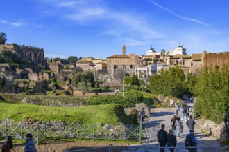 View to the right Via Sacra, to the left at the edge of the picture foot of Palatine Hill Palatine