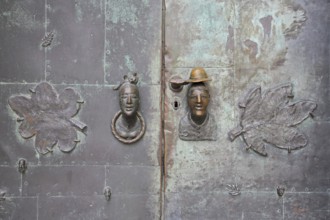 Door by Heinrich Apel 1974 at the entrance to the museum, bronze sculptures two faces, man, woman,