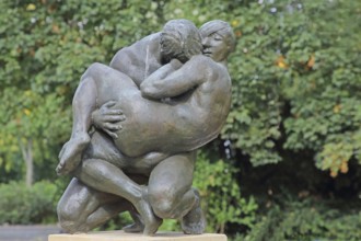 Sculpture Crouching couple by Bernd Göbel 1979, naked lovers, entwined, man carrying woman,