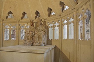 Ruling couple Otto the Great and his wife Edgitha in a chapel, two sculptures, couple, arts and