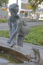 Sculpture Bathing Girl by Heinrich Apel 1972, bronze sculpture, modern art, bathing female figure