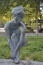 Sculpture Bathing Girl by Heinrich Apel 1972, bronze sculpture, modern art, bathing female figure