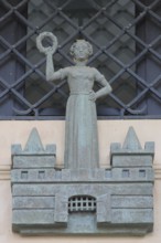 Sculpture of the city coat of arms, female figure with laurel wreath, Old Town Hall, Old Market