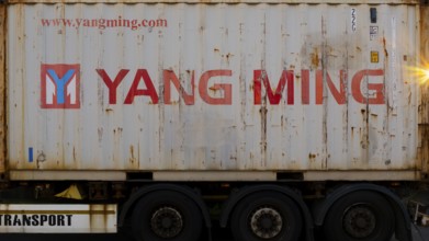 Photograph of a heavily loaded container standing on a trailer, Garbsen, Hanover Lower Saxony,