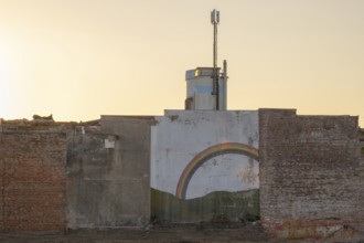 Photograph of a remaining wall of a demolished house in the evening light, Hanover, Lower Saxony,