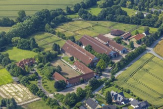 Aerial view, farm and riding stable, Am Jahenbrink, Holtum, Werl, Soester Börde, North