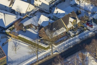 Aerial view, houses on the Westönner Bundesstraße, winter, snow, Westönnen, Werl, Soester Börde,