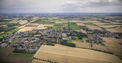 Aerial view, meadows and fields with local view Hemmerde, Unna, Ruhr area, North Rhine-Westphalia,