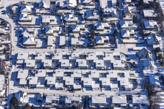 Aerial view, residential buildings Rosenweg, snow-covered bungalows, Unna, Ruhr area, North