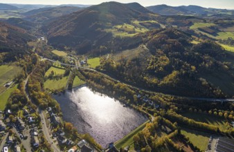 Aerial view, Olsberg reservoir with Ruhr river flow in Olsberg, Sauerland, North Rhine-Westphalia,