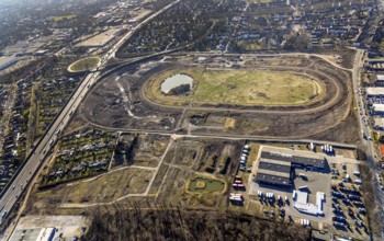 Aerial view, Former racecourse becomes a residential neighbourhood, Project Living by the lake at