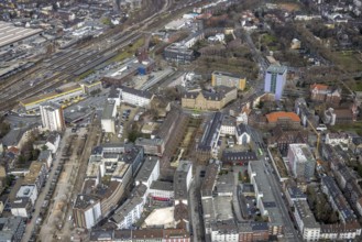 Aerial photo, Bert-Brecht-Haus, Paul-Reusch-Straße, Friedensplatz, police station, house facade