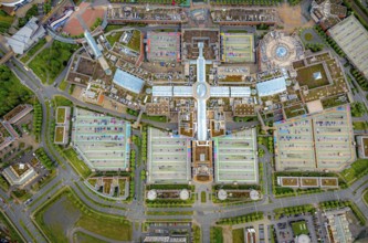 Aerial view, Centro Oberhausen, vertical shot, corona-related empty parking spaces, gasometer,