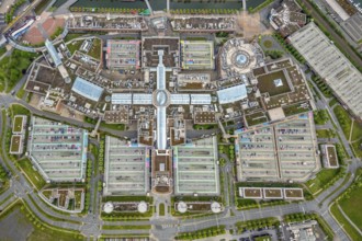 Aerial view, Centro Oberhausen, vertical shot, corona-related empty parking spaces, gasometer,