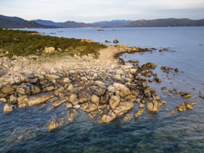 Stony beach, Plage de Rondinara, turquoise-coloured sea, Corsica, France