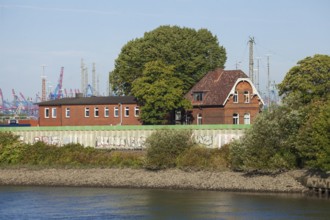 Old brick house at Spreehafen harbour, Veddel, Hamburg, Germany