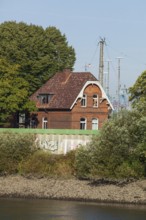 Old brick house at Spreehafen harbour, Veddel, Hamburg, Germany