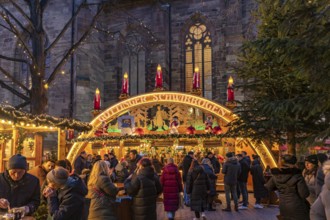Candle arch at the Göttingen Christmas market at dusk, Göttingen, Lower Saxony, Germany