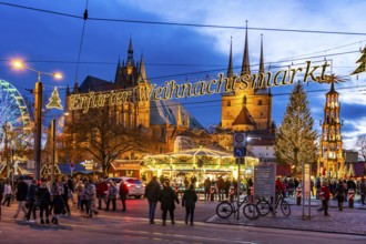 Christmas market in front of Erfurt Cathedral and the Severi Church on Cathedral Square in the